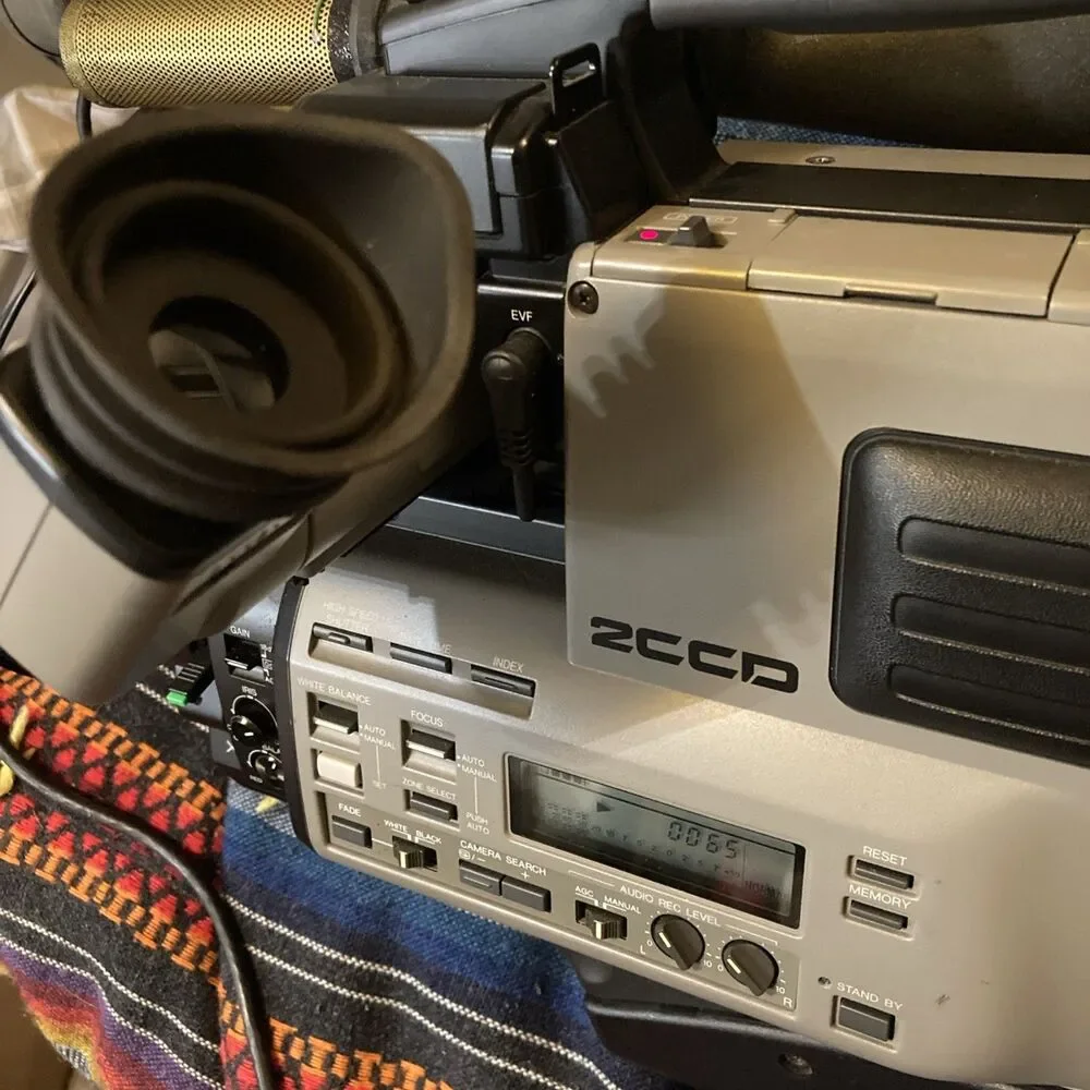 Panasonic AG-460 Camcorder VHS-S W/ Custom Video Camera Carrying Case For Parts